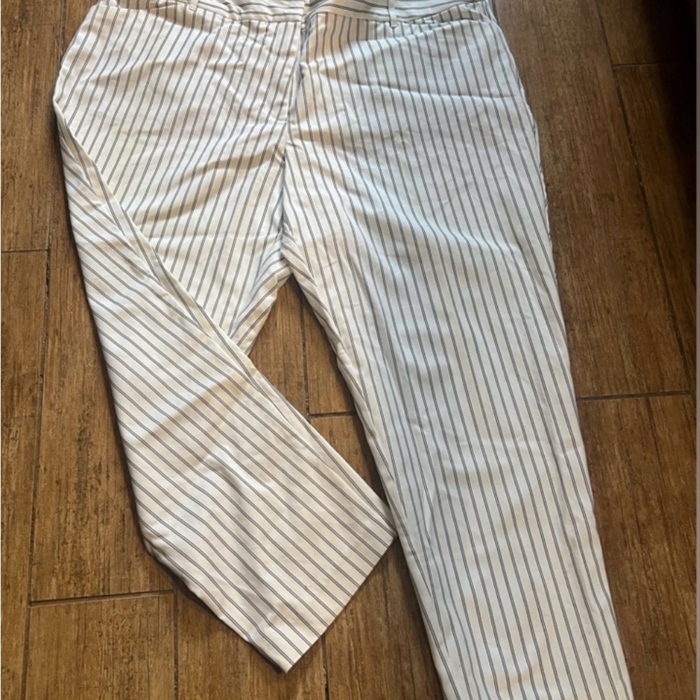 Liz Claiborne White Pinstripe Cropped Pants